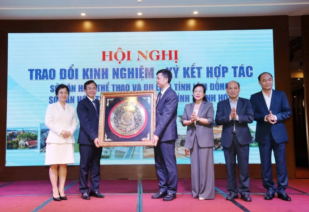 Ký kết hợp tác lĩnh vực văn hóa, thể thao và du lịch giữa Thanh Hóa và Lâm Đồng