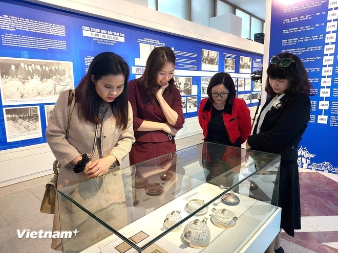 Trưng bày 300 hiện vật về hoạt động của Bác Hồ ở quê hương Cách mạng tháng Mười