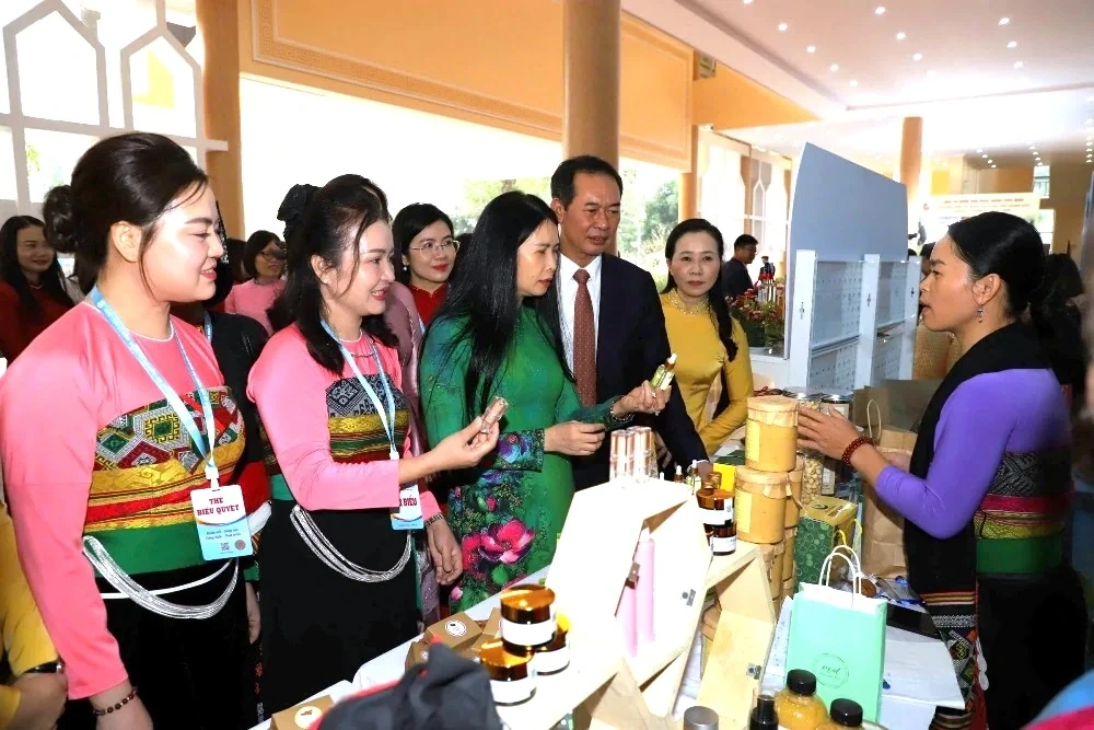 Phụ nữ Thanh Hóa phát huy truyền thống, chung tay xây dựng quê hương giàu đẹp, văn minh, hạnh phúc