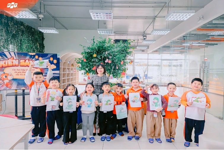 Học sinh FPT School Thanh Hóa học lịch sử qua workshop “Trang sách người lính - Gieo mầm tri ân”