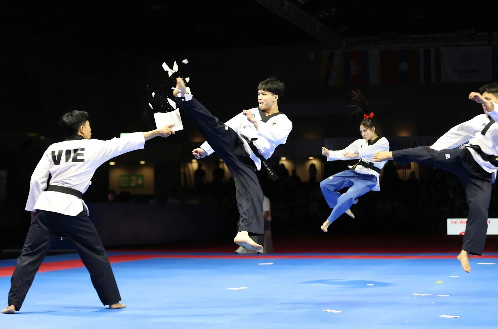 [Trực tiếp] SEA Games 33: Việt Nam bùng nổ HCV thứ hai từ Taekwondo, Kình ngư Phạm Thị Vân sẵn sàng bơi chung kết