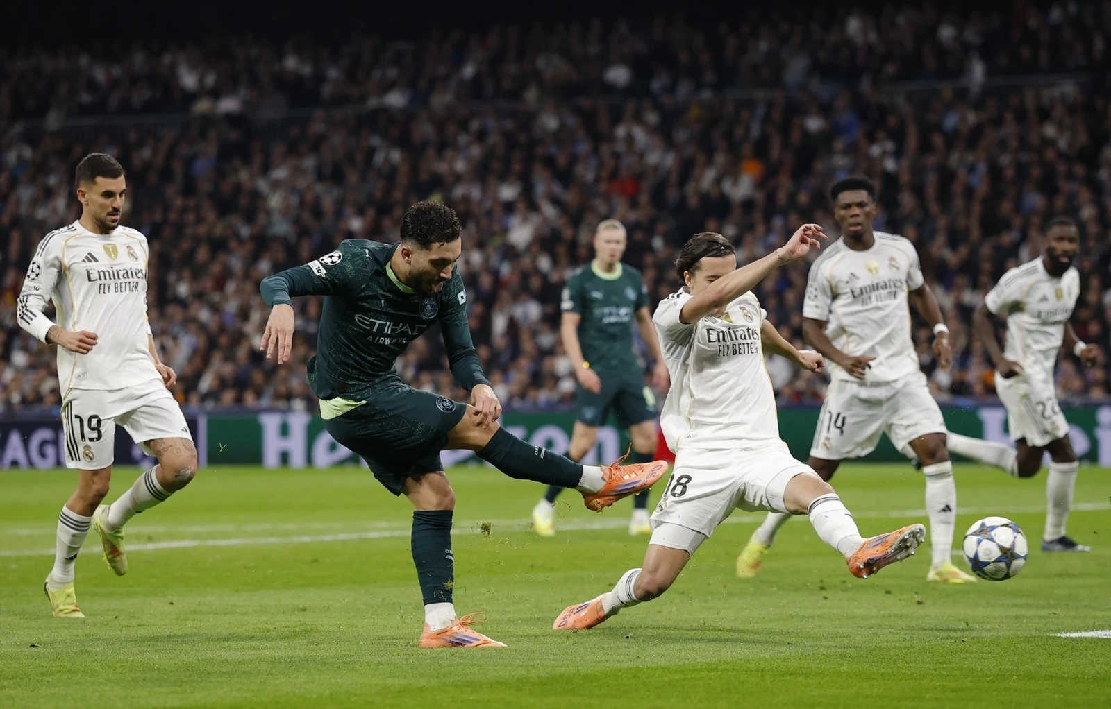 HLV Kim Sang Sik tính dùng “Lamine Yamal xứ Thanh”?; Ngày đầu SEA Games 33 hỗn loạn những sai sót