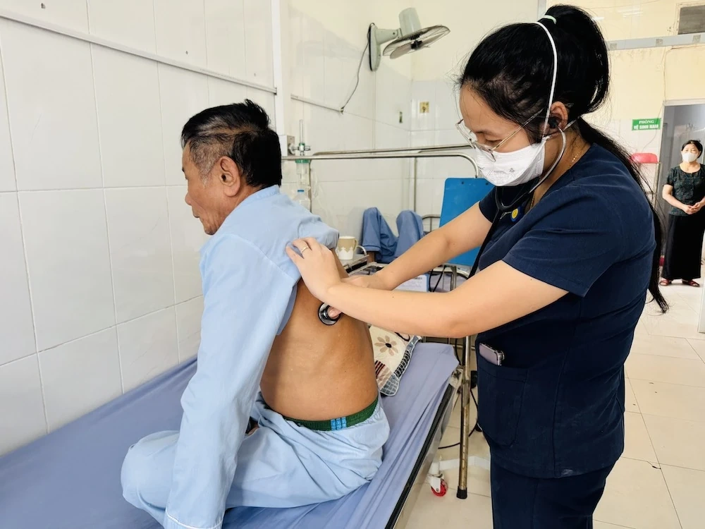 Hút thuốc lá làm gia tăng nguy cơ mắc các bệnh hô hấp