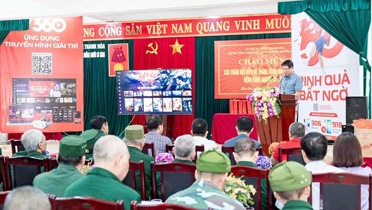 Tỏa sáng truyền thống Bộ đội Cụ Hồ: Viettel Thanh Hóa tri ân 22/12 với chương trình tặng quà và chiếu phim “Mưa Đỏ”