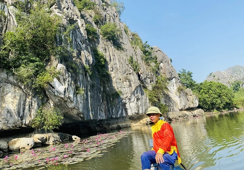 “Đại sứ” du lịch của làng, xã