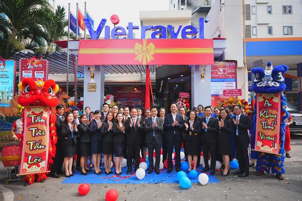Vietravel ra mắt nhận diện thương hiệu mới, đánh dấu 30 năm phát triển - vươn mình cùng đất nước