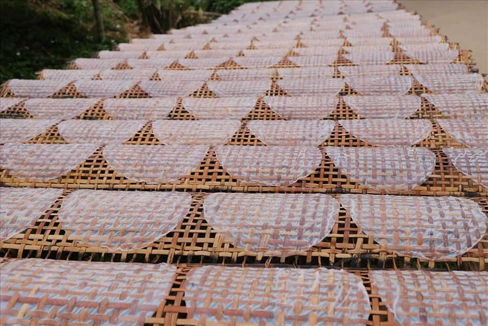 [E-Magazine]: Bánh níu chân người