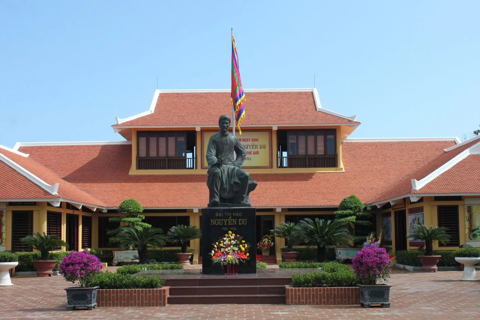 [E-Magazine] Kỷ niệm 260 năm Ngày sinh Đại thi hào Nguyễn Du (1765-2025): Đại thi hào dân tộc - Danh nhân văn hóa thế giới