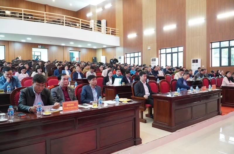 Cử tri xã Ngọc Lặc kiến nghị hỗ trợ hộ có mức sống trung bình phát triển sản xuất