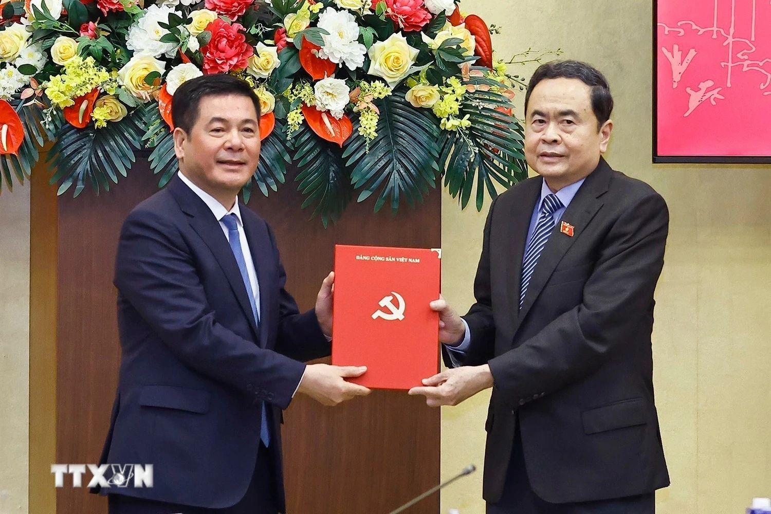 Đồng chí Nguyễn Hồng Diên giữ chức Phó Bí thư chuyên trách Đảng ủy Quốc hội