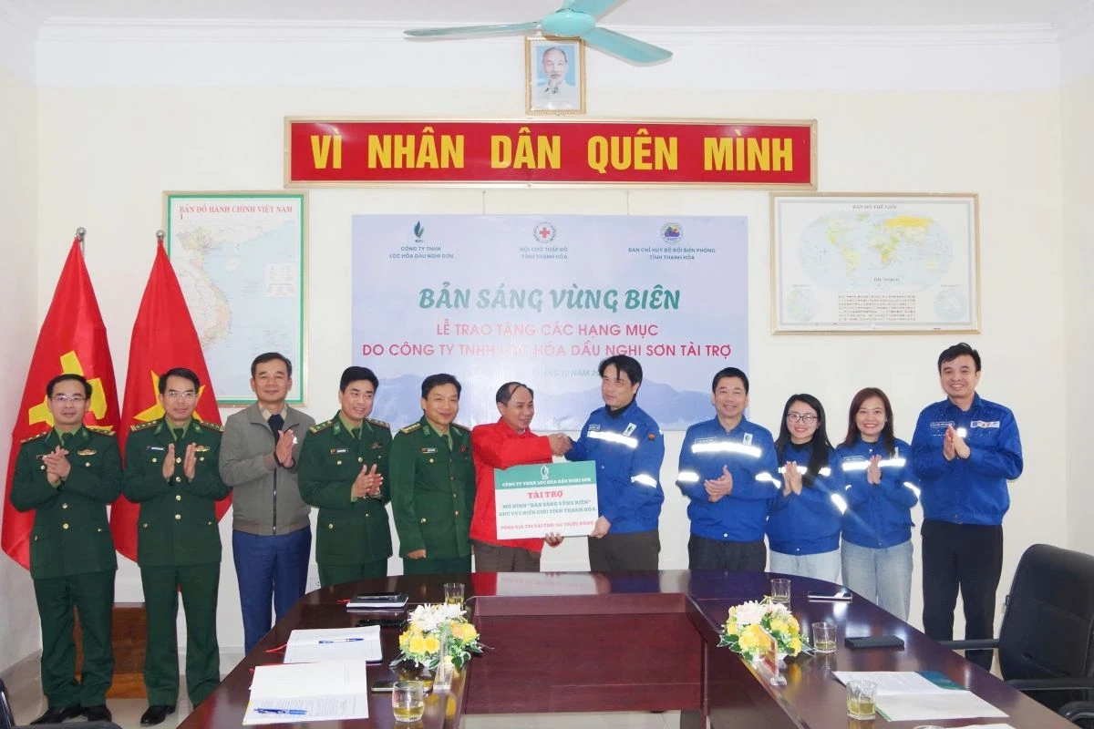 Bàn giao các hạng mục thuộc mô hình “Bản sáng vùng biên” tại xã Tam Thanh