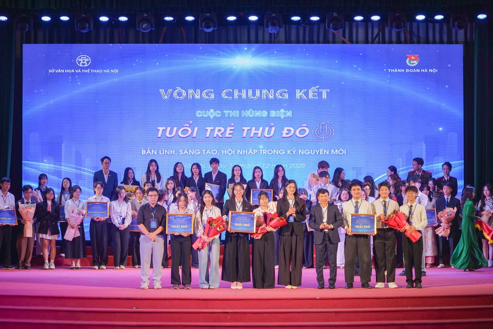 Nhóm sinh viên Phenikaa xuất sắc giành giải Cuộc thi Hùng biện Tuổi trẻ Thủ đô năm 2025