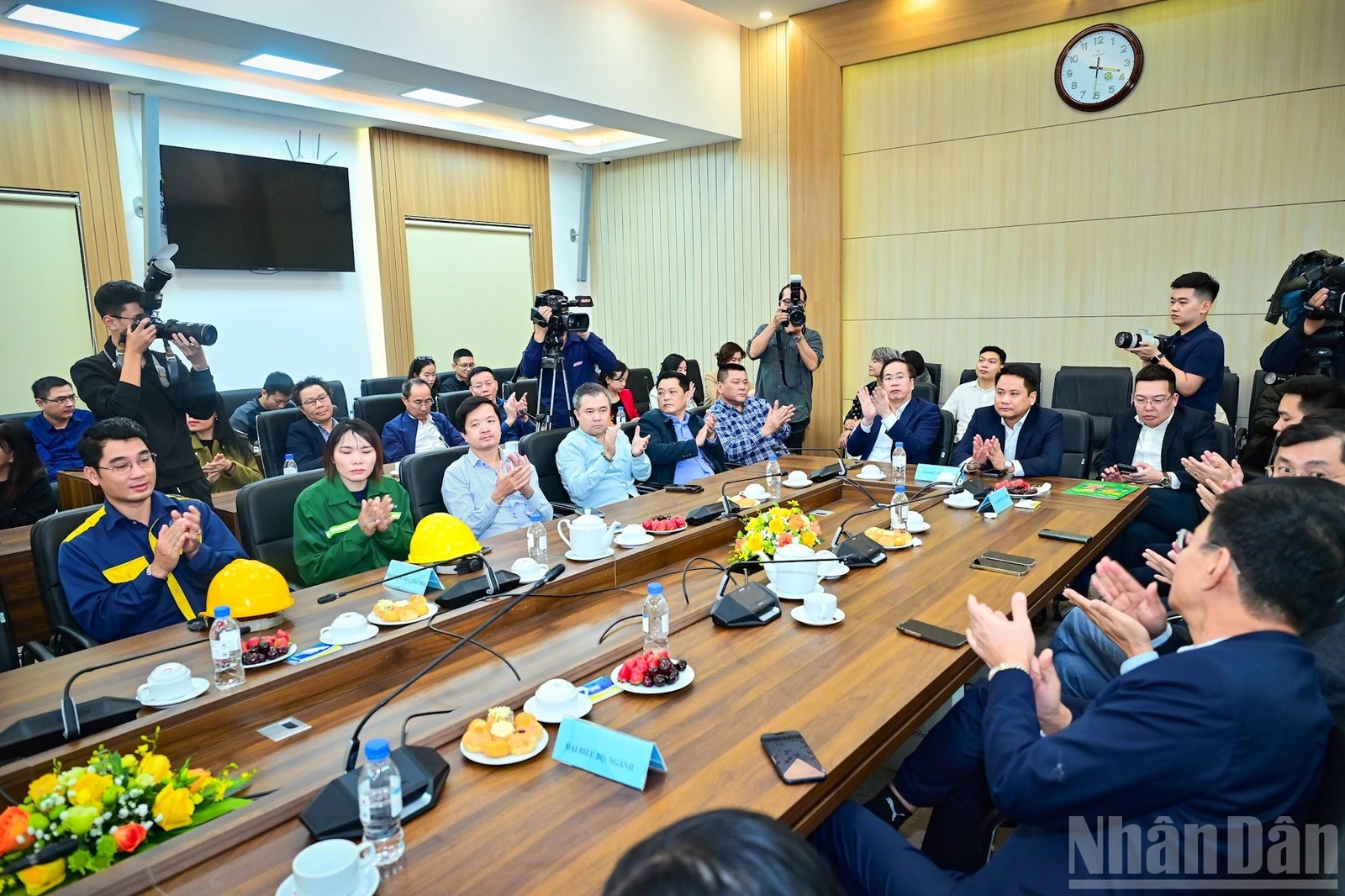 Xây Tết 2026: Mang Tết ấm đến với 30 nghìn công nhân xây dựng, vệ sinh môi trường, thoát nước đô thị