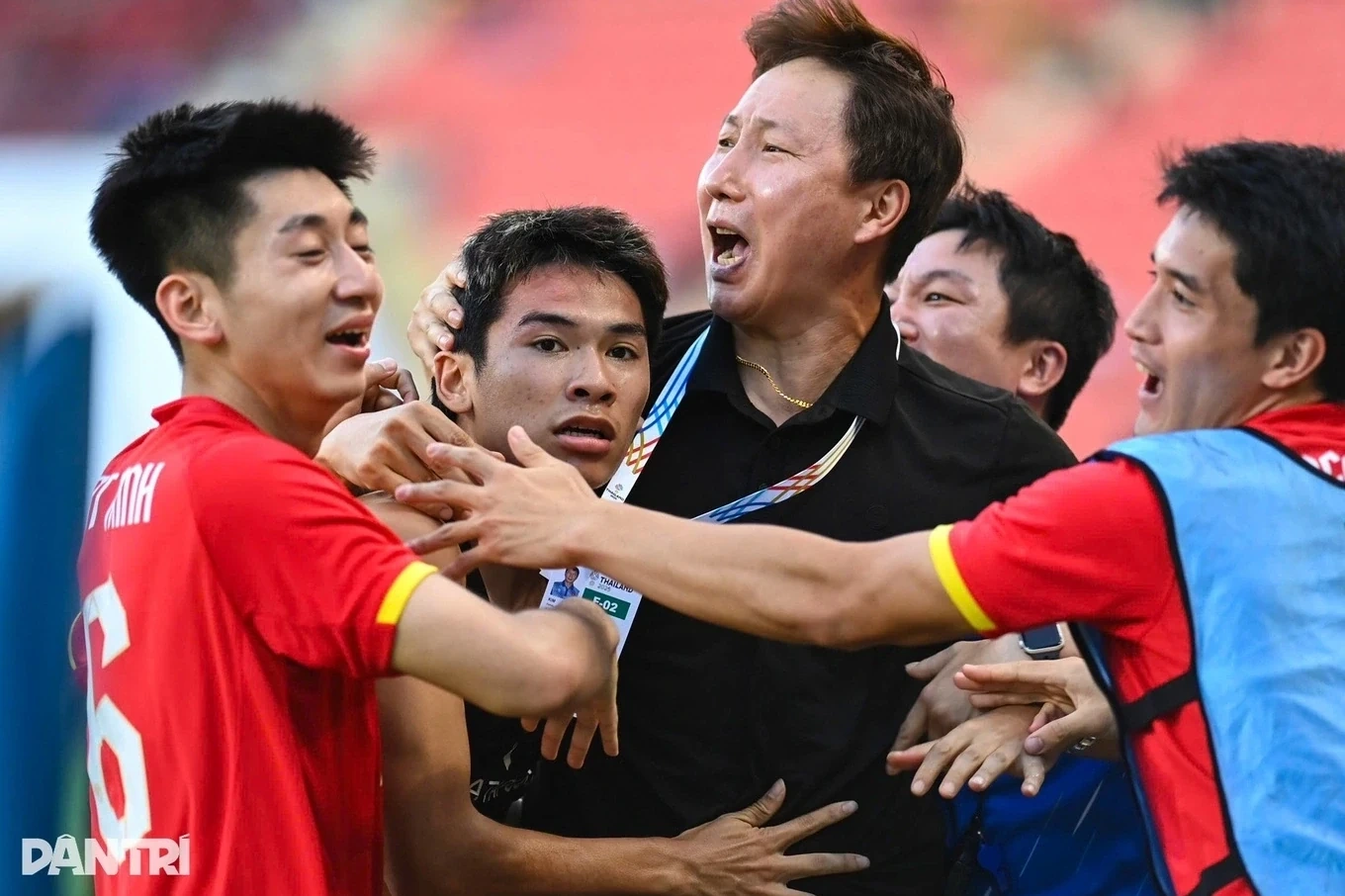 VFF làm rõ tương lai của HLV Kim Sang-sik; Haaland và Mbappe đồng loạt áp sát những kỷ lục vĩ đại của Ronaldo