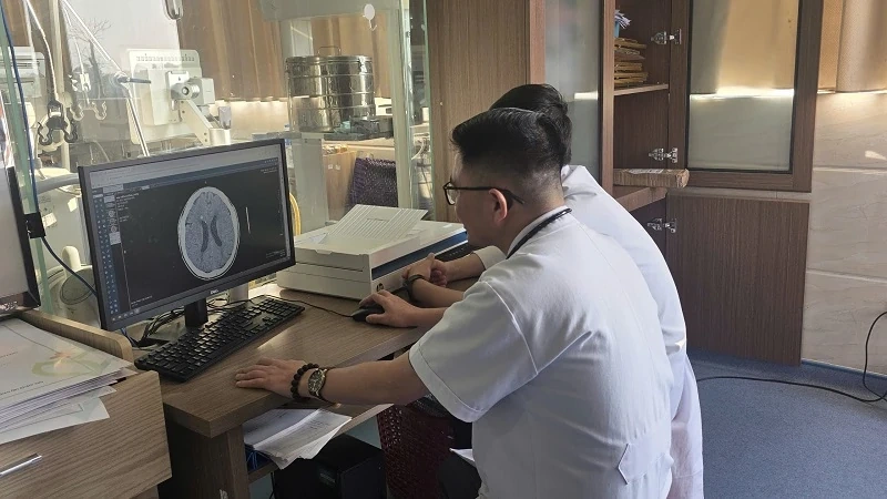 Cứu sống bệnh nhân xuất huyết não nặng bằng kỹ thuật dẫn lưu não thất