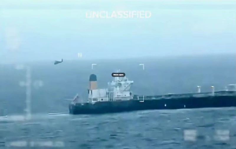 Mỹ bắt giữ thêm một tàu chở dầu ngoài khơi Venezuela sau tuyên bố “phong tỏa”, biển Caribe lại dậy sóng