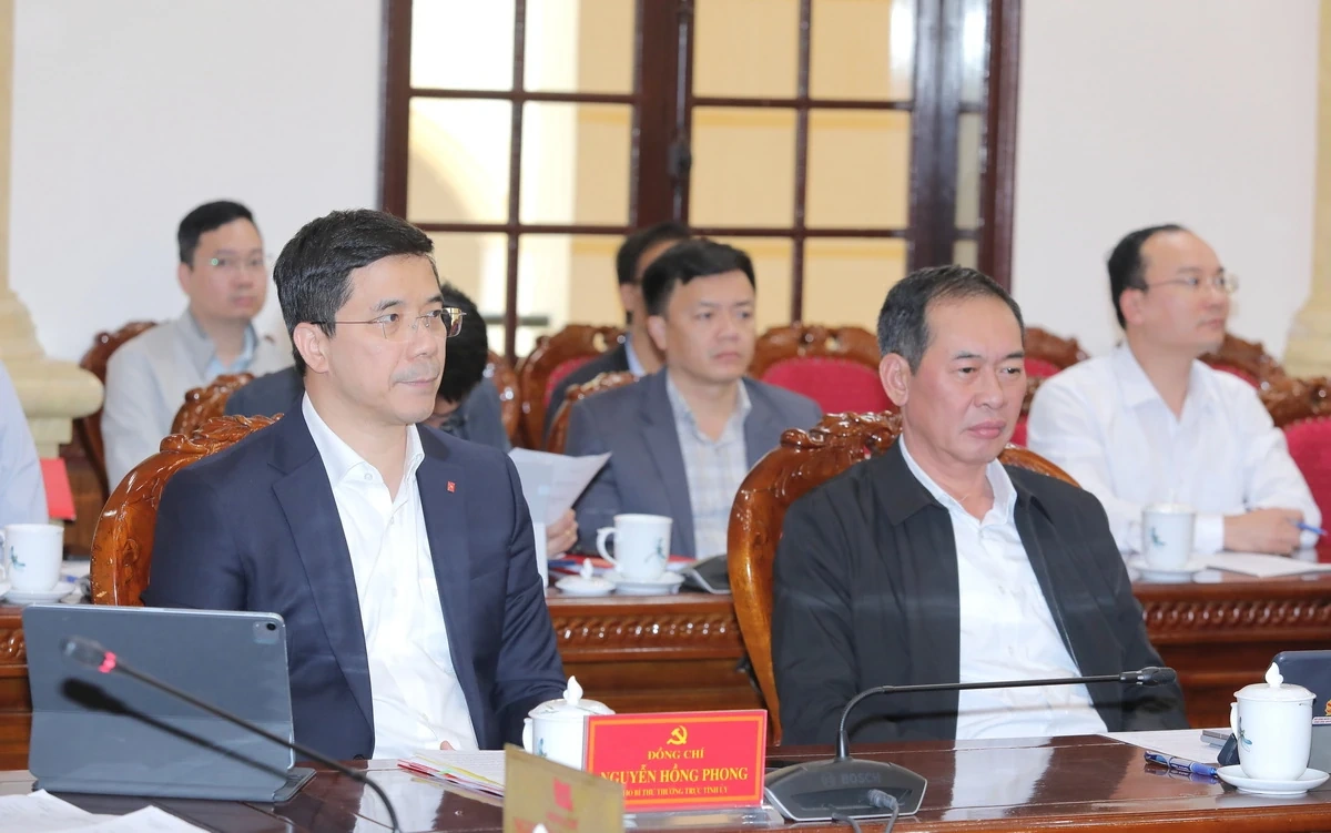 Ban Thường vụ Tỉnh ủy thảo luận các nội dung liên quan trực tiếp đến việc thực hiện nhiệm vụ năm 2026