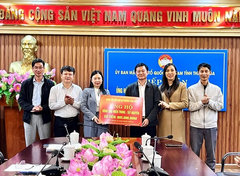 Ủy ban MTTQ tỉnh tiếp nhận ủng hộ đồng bào miền Trung, Tây Nguyên khắc phục hậu quả mưa lũ