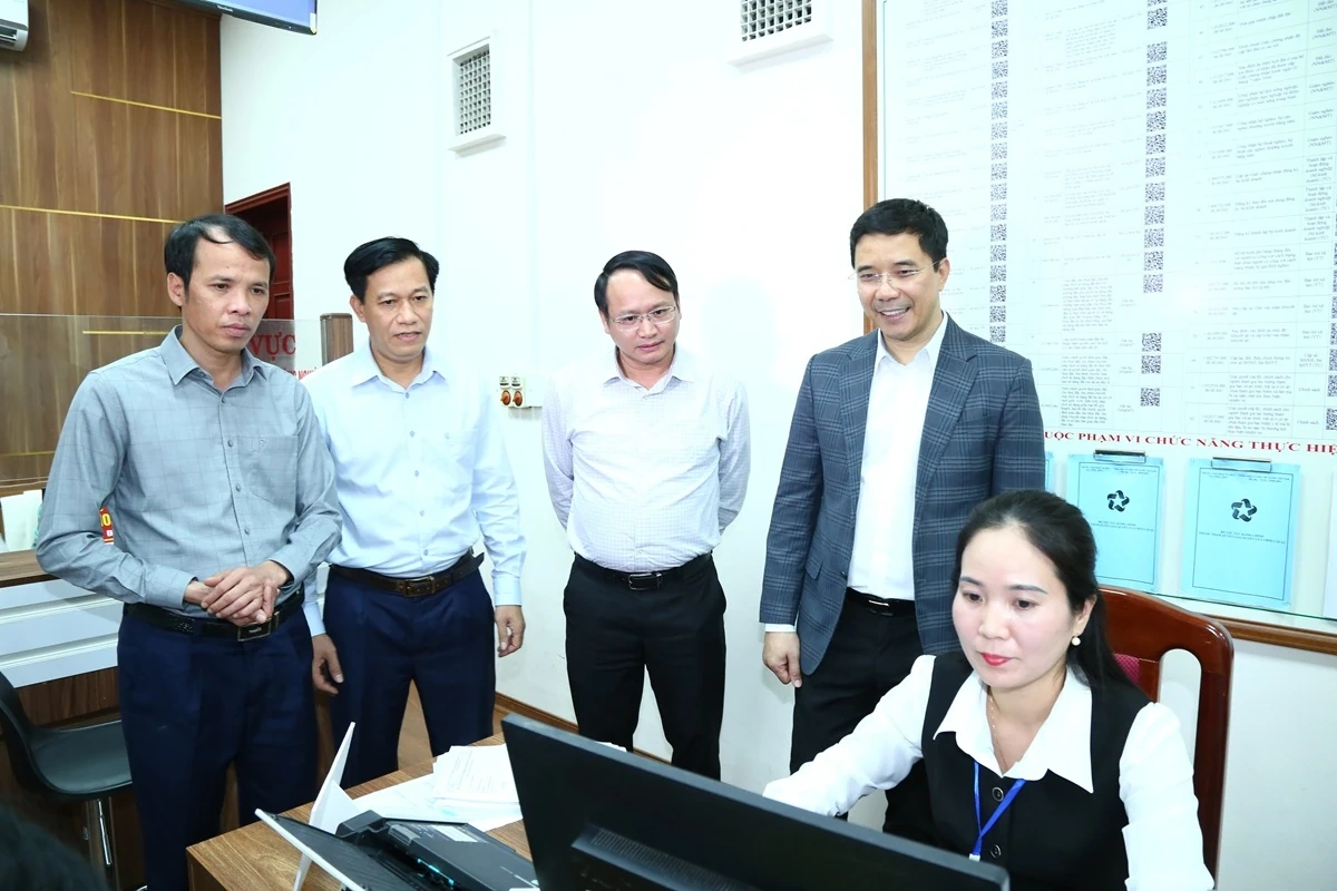 Phó Bí thư Thường trực Tỉnh ủy Nguyễn Hồng Phong thăm, làm việc tại xã Thiệu Trung và Thiệu Hóa