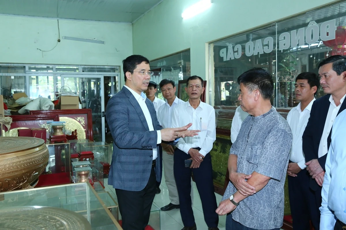 Phó Bí thư Thường trực Tỉnh ủy Nguyễn Hồng Phong thăm, làm việc tại xã Thiệu Trung và Thiệu Hóa