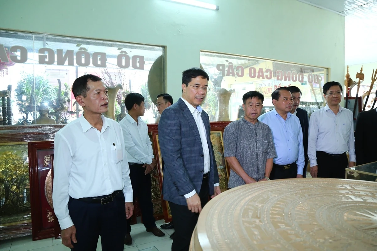 Phó Bí thư Thường trực Tỉnh ủy Nguyễn Hồng Phong thăm, làm việc tại xã Thiệu Trung và Thiệu Hóa