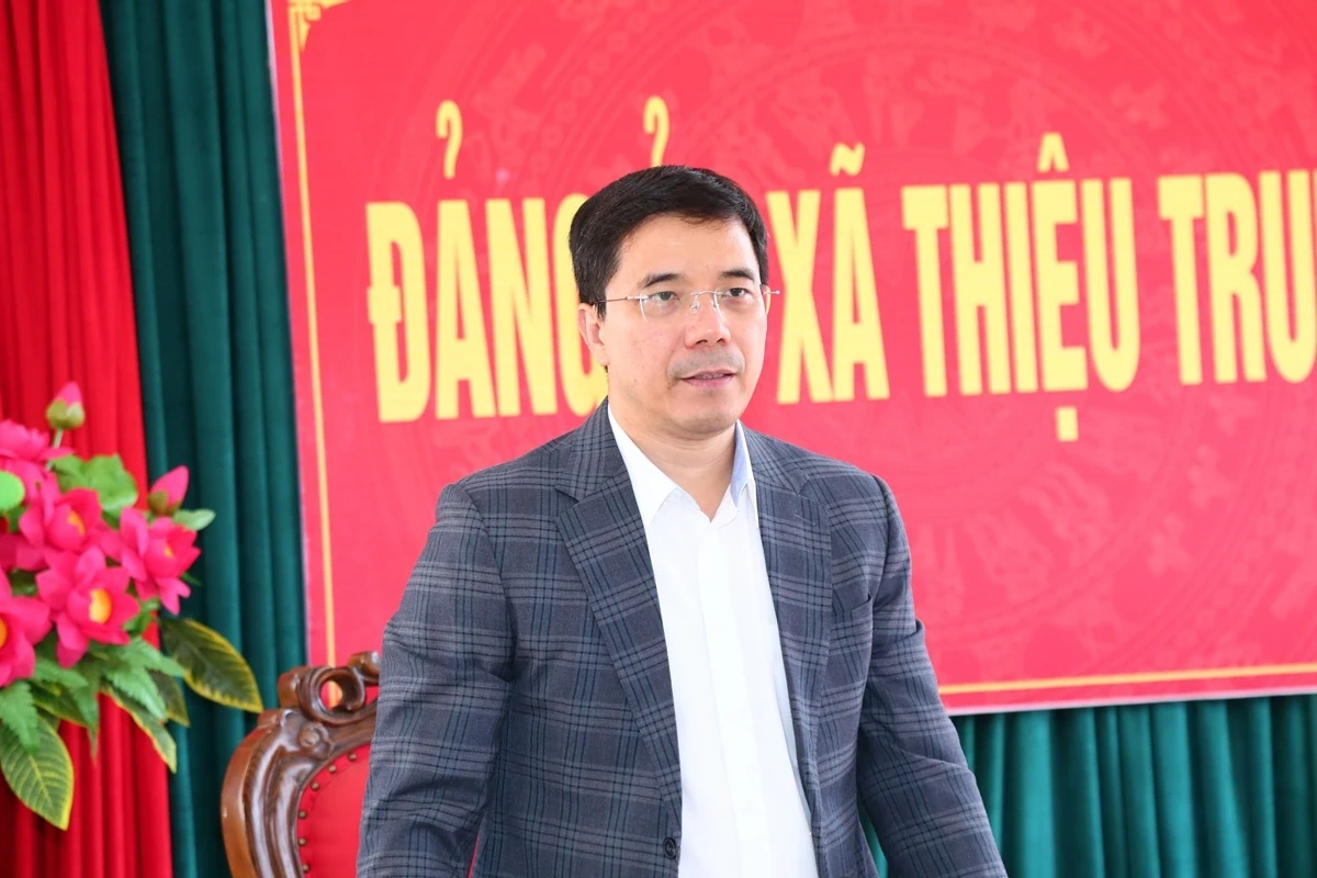 Phó Bí thư Thường trực Tỉnh ủy Nguyễn Hồng Phong thăm, làm việc tại xã Thiệu Trung và Thiệu Hóa