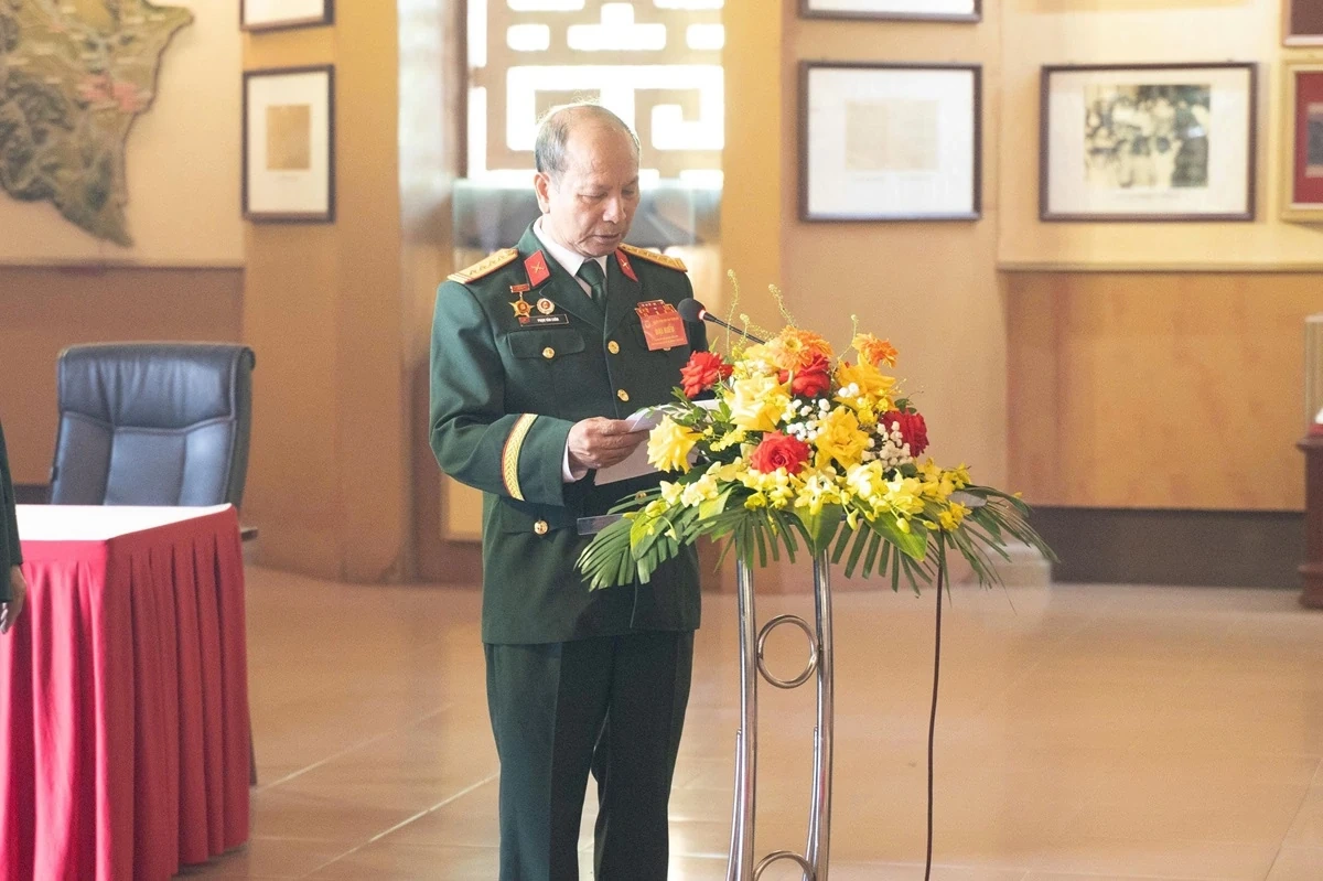 Đoàn đại biểu dự Đại hội Hội Cựu chiến binh tỉnh Thanh Hóa dâng hương báo công Chủ tịch Hồ Chí Minh