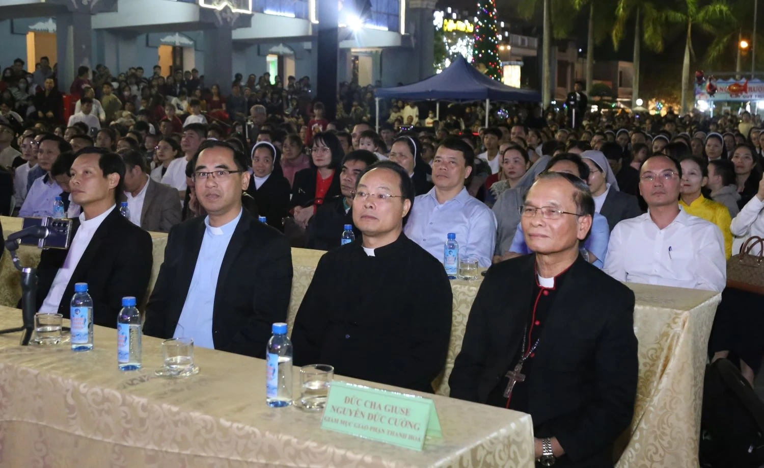 Các đồng chí lãnh đạo tỉnh chung vui, chúc mừng Giáo phận Thanh Hóa và đồng bào Công giáo đón lễ Giáng sinh năm 2025