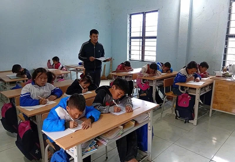 Biên giới, thắp những mầm xanh (Bài 1): Phập phù con chữ