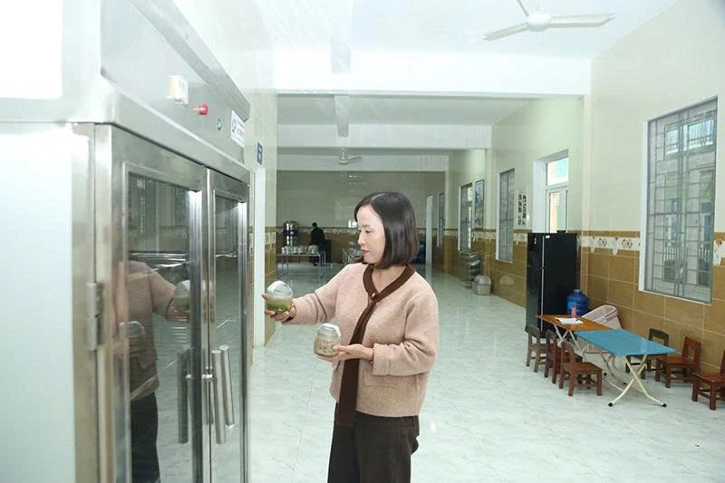 Bảo đảm an toàn thực phẩm trong bếp ăn tập thể trường học