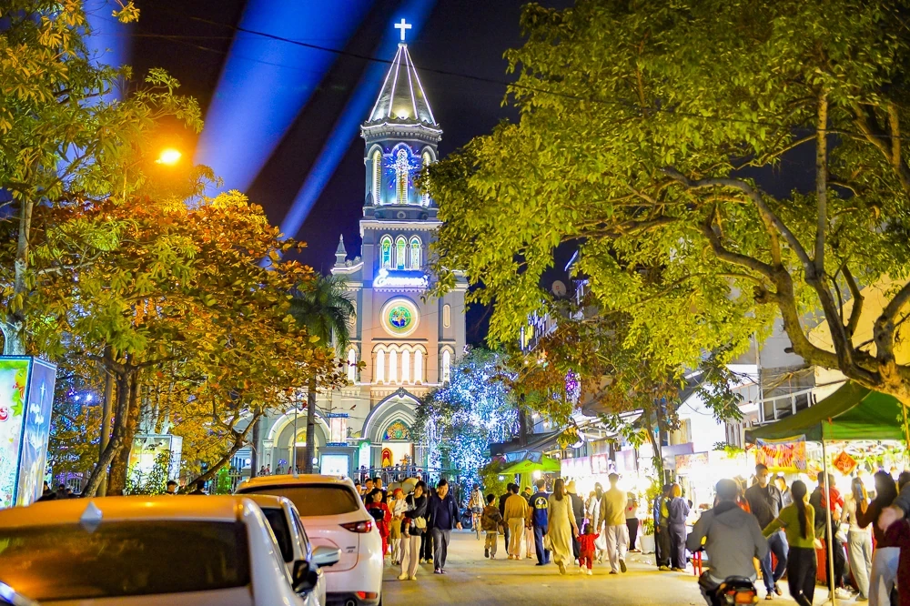 Phố phường Thanh Hóa lung linh mùa Giáng sinh