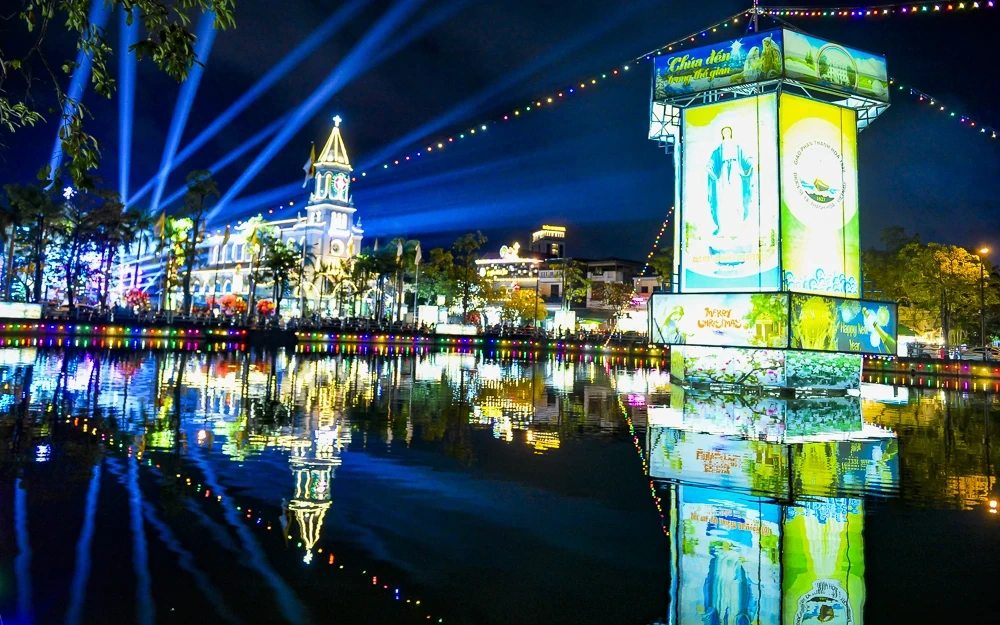 Phố phường Thanh Hóa lung linh mùa Giáng sinh