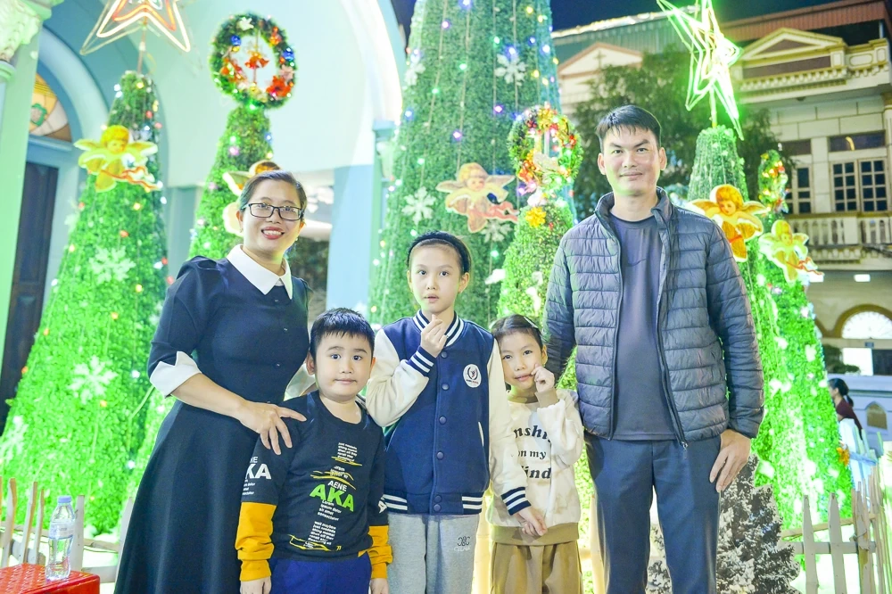 Phố phường Thanh Hóa lung linh mùa Giáng sinh