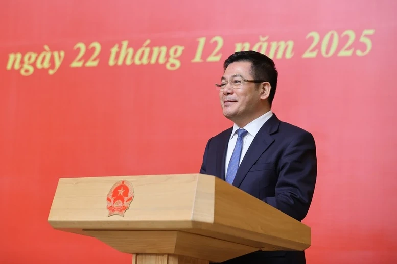 Thủ tướng trao Quyết định giao Quyền Bộ trưởng Bộ Công Thương