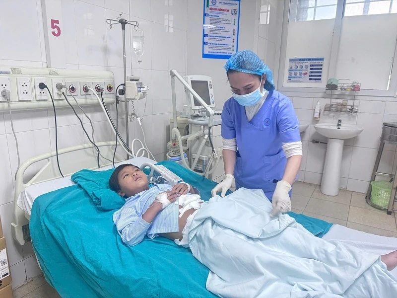 Bệnh viện Nhi Thanh Hóa triển khai thành công kỹ thuật đặt catheter lọc máu trong màng bụng