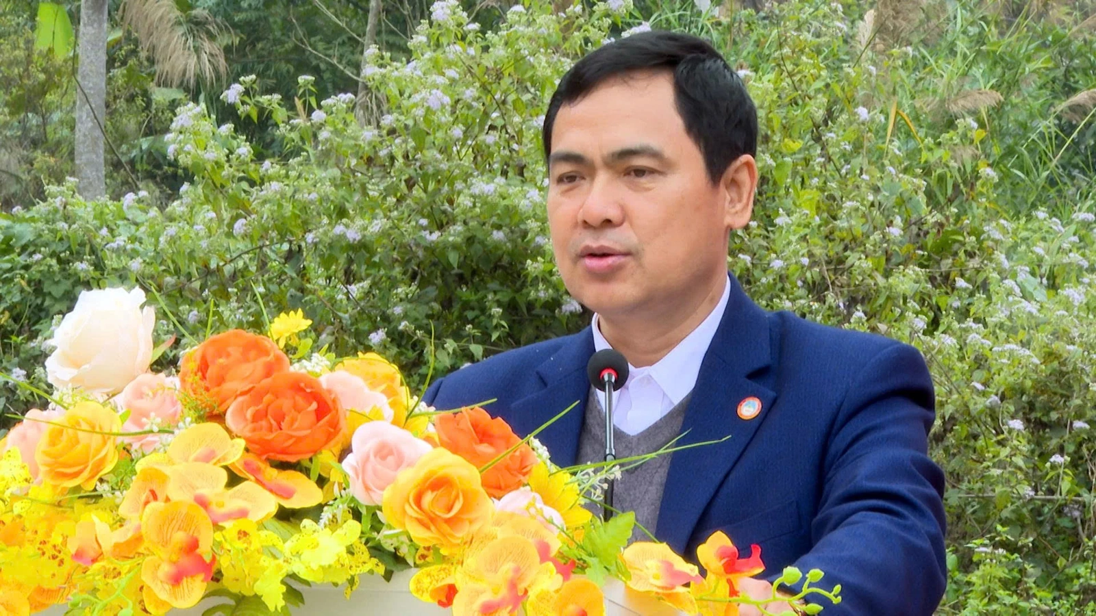 Đồn Biên phòng Quang Chiểu cắt băng khánh thành cổng chào Pù Đứa