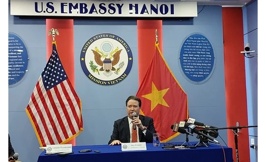 Tổng thống Mỹ Donald Trump mạnh tay cải tổ ngoại giao, gần 30 đại sứ bị triệu hồi