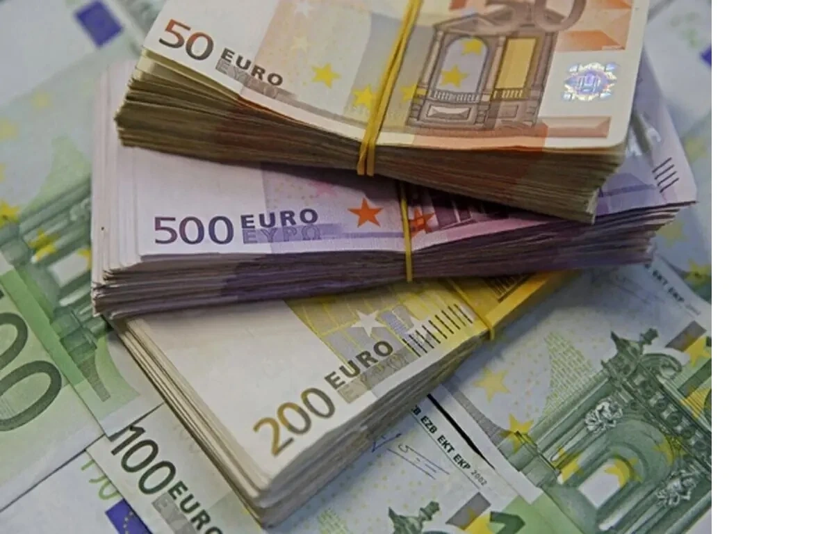 Bulgaria gia nhập khu vực đồng euro trong bối cảnh lo ngại và bất ổn chính trị