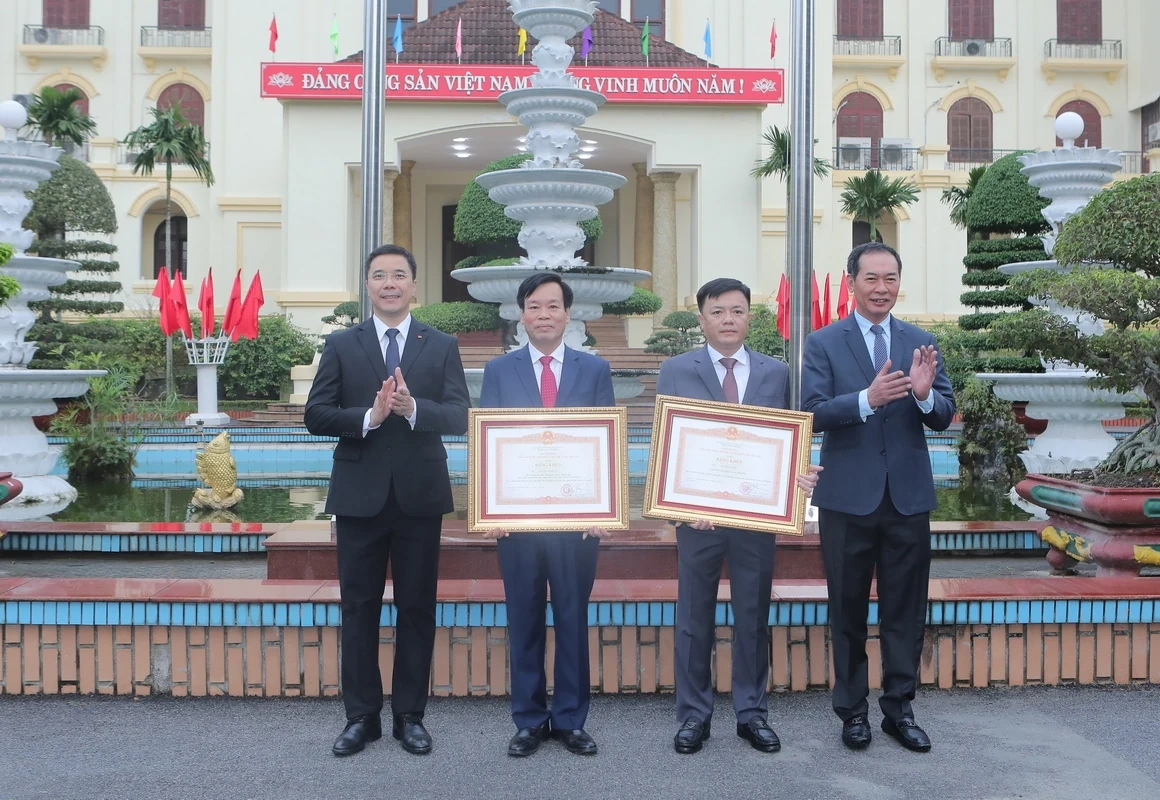 Tỉnh ủy Thanh Hóa tổ chức lễ chào cờ ngày làm việc đầu tiên năm 2026