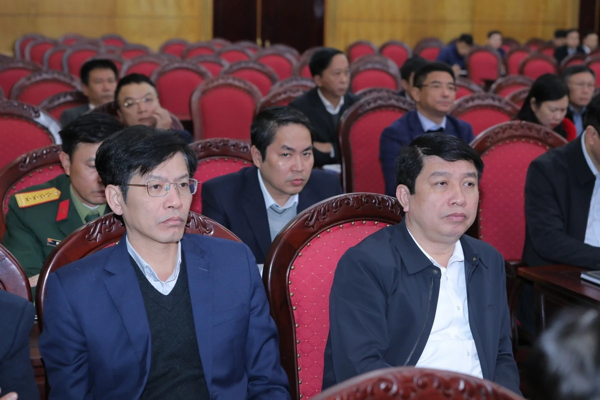 Triển khai nghiêm túc các nhiệm vụ ngay từ đầu năm và chăm lo Tết cho Nhân dân