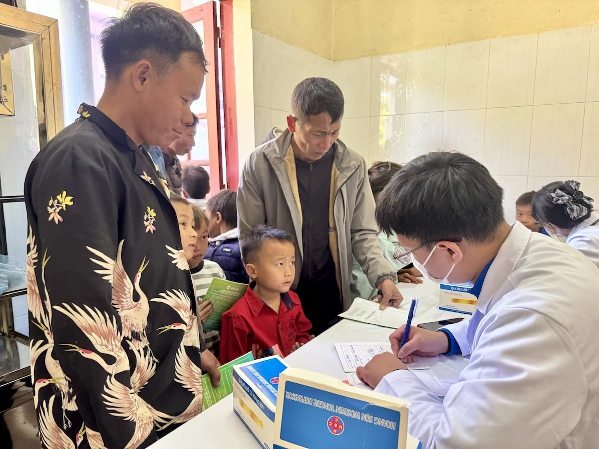 Tổng Công ty Cổ phần Hợp Lực tổ chức khám bệnh thiện nguyện tại xã vùng cao Trung Lý