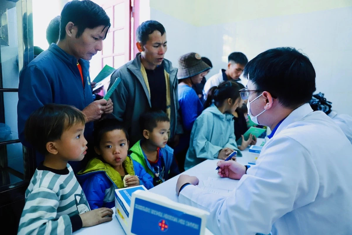 Tổng Công ty Cổ phần Hợp Lực tổ chức khám bệnh thiện nguyện tại xã vùng cao Trung Lý