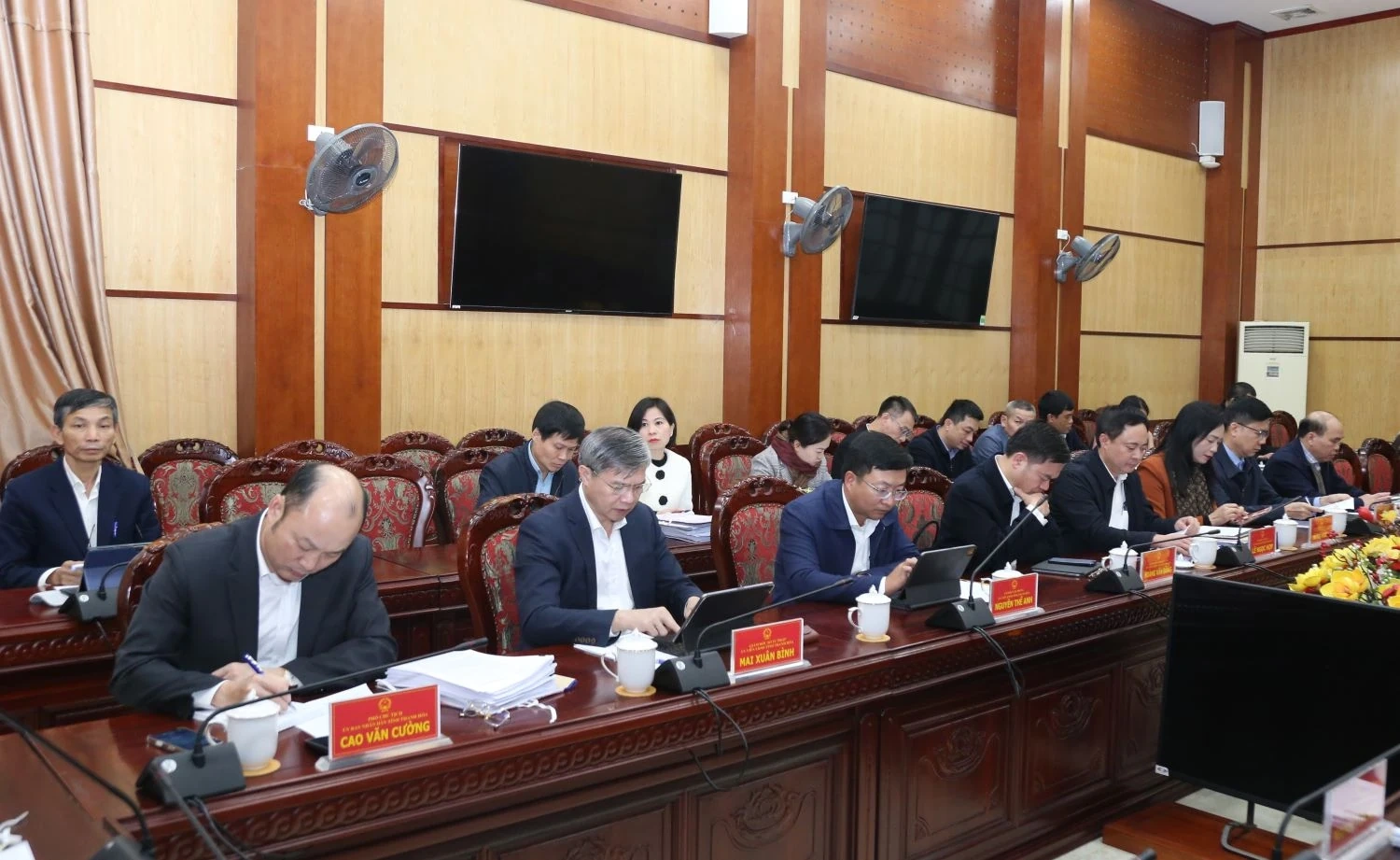 Chủ tịch UBND tỉnh chủ trì phiên họp cho ý kiến vào các đề án sắp xếp đơn vị sự nghiệp công lập