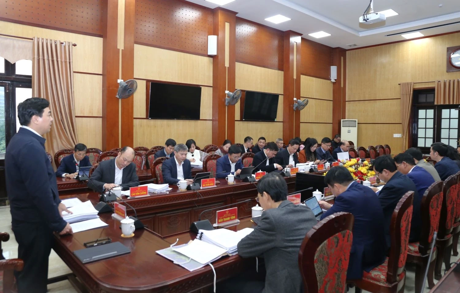 Chủ tịch UBND tỉnh chủ trì phiên họp cho ý kiến vào các đề án sắp xếp đơn vị sự nghiệp công lập