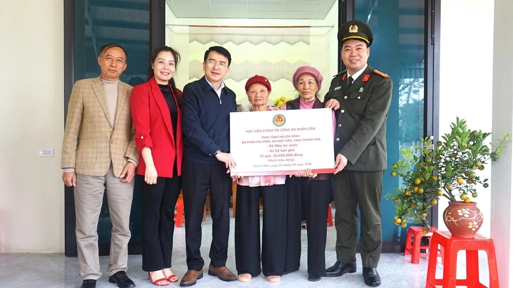 Hội Chữ thập đỏ bàn giao nhà cho gia đình chính sách