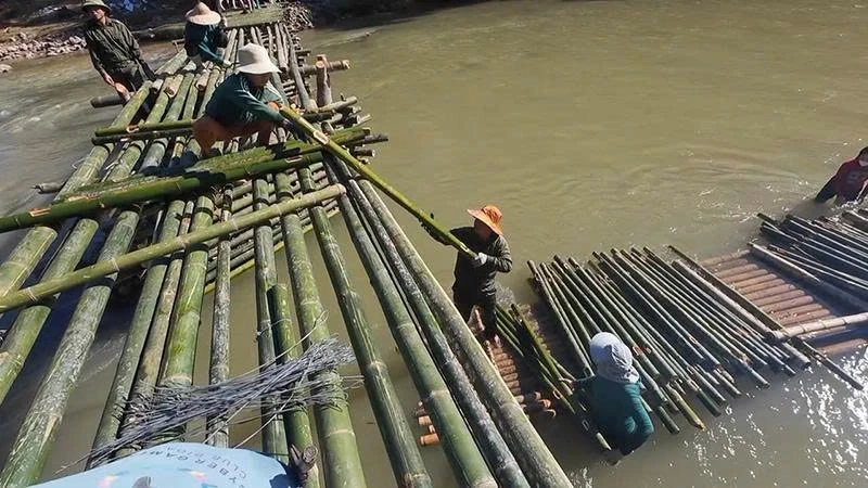 Chuyện trên bến Tá Phay