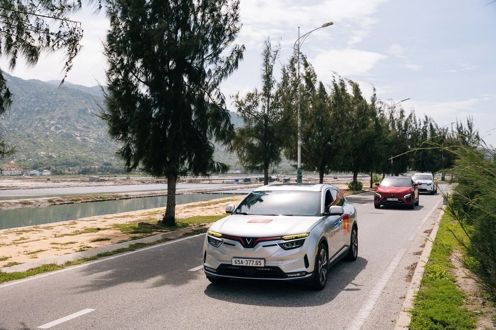 VinFast VF 8: Lái phấn khích, ADAS chuẩn xác, công nghệ “out trình” phân khúc