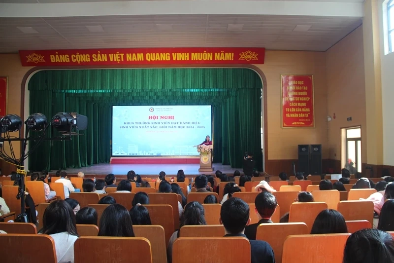 Trường Đại học Hồng Đức tuyên dương, khen thưởng 954 sinh viên