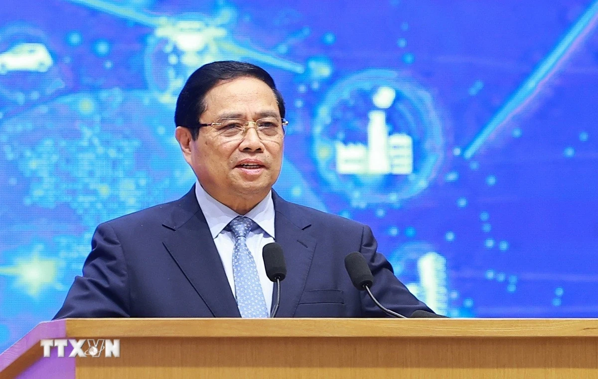 Đẩy mạnh chuyển đổi số toàn diện, lấy người dân và doanh nghiệp làm trung tâm