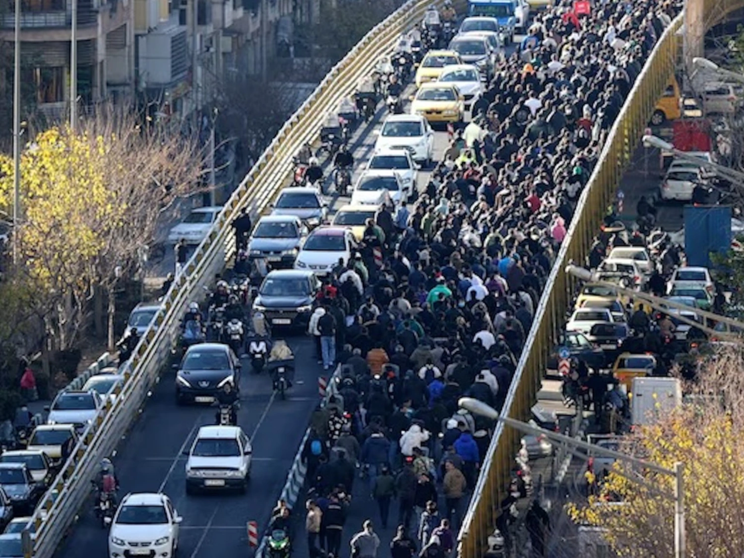 Iran trong vòng xoáy bất ổn